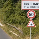 A "kangaroo panel" installed in France to make drivers slow down: up to 40 collisions per year with this animal