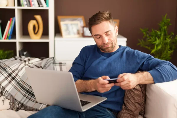 Book your vacation without being tracked: does ExpressVPN really change prices?