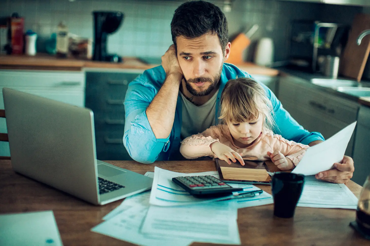 Parents save 4,262 euros in tax by checking a single box in their tax return