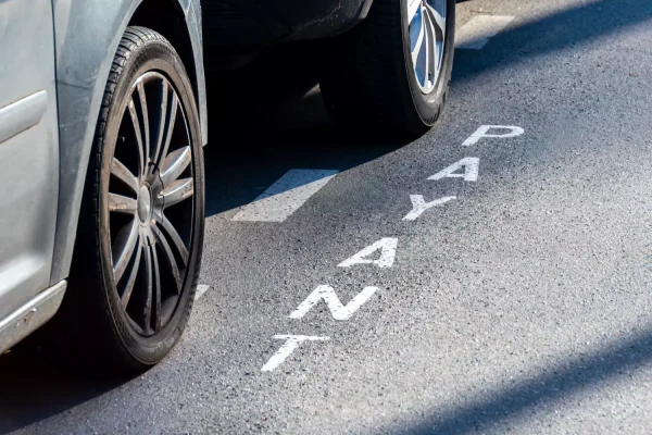 These parking spaces will disappear everywhere in France, here is what they will be replaced by