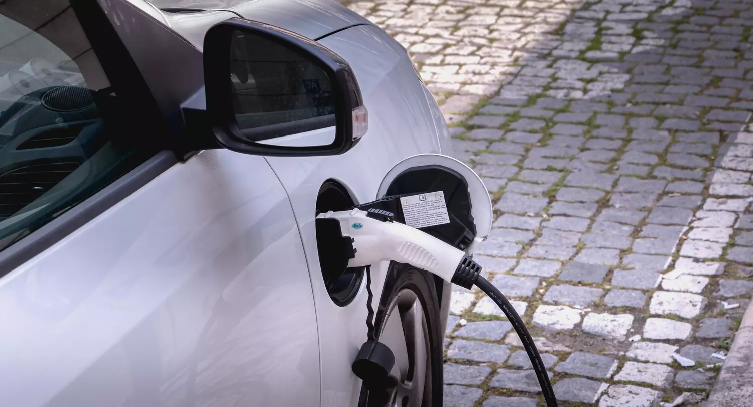 Automobile: Sébastien Martin brings together the sector and NGOs to evaluate pro-electric taxation