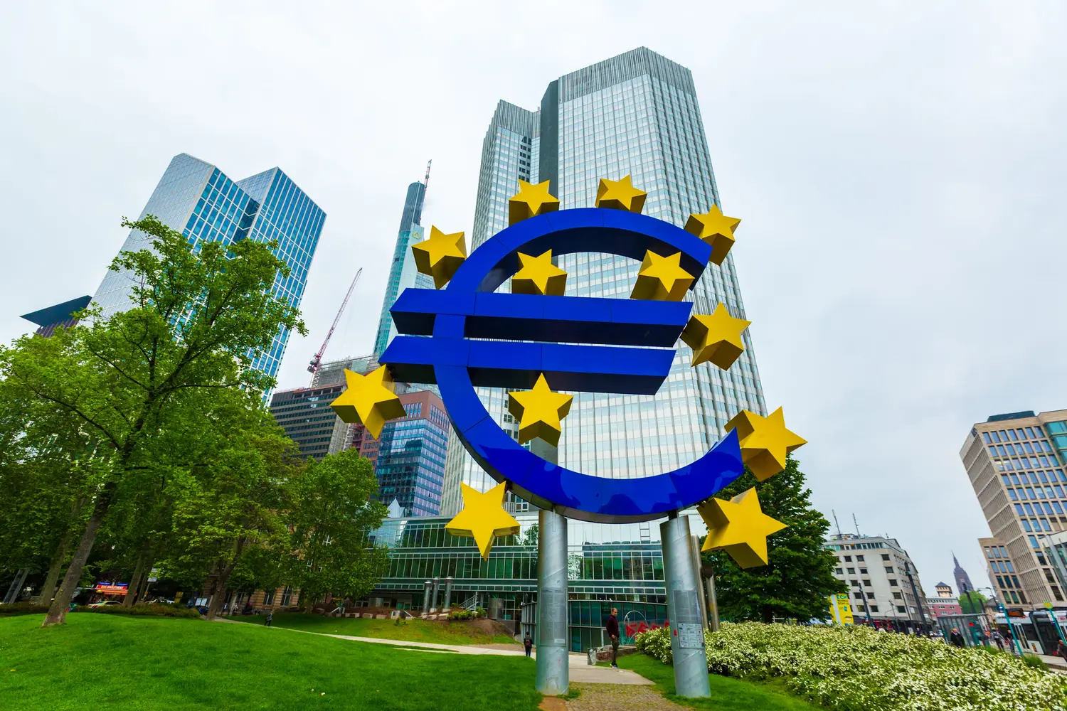 Christine Lagarde remains at the head of the European Central Bank and reaffirms its mission of price stability