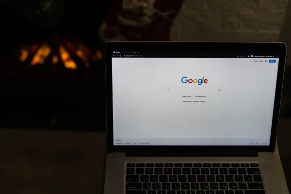Google will deploy its artificial intelligence features AI Mode and AI Overviews on its search engine in France during the summer of 2026