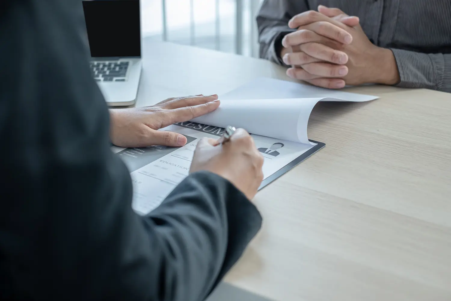 Manpower employment barometer goes into the red for the first time since 2021