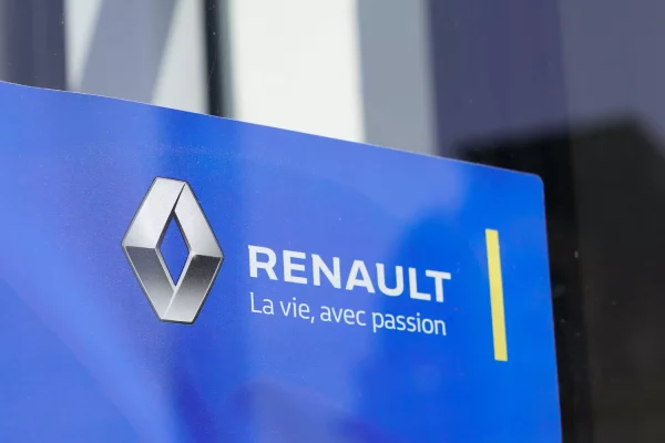 Renault announces 800 voluntary departures of engineers in France by 2027 to face Chinese competition