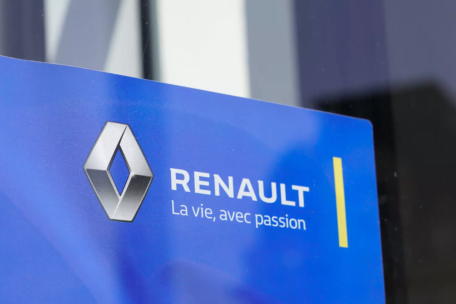 Renault announces 800 voluntary departures of engineers in France by 2027 to face Chinese competition