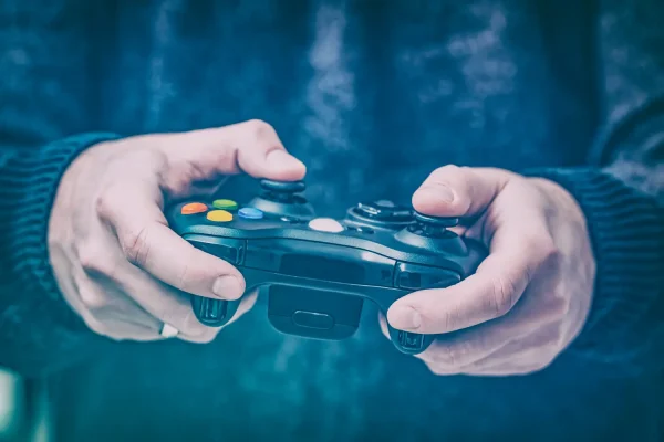 The European Commission refuses an obligation to maintain playability and proposes a code of conduct