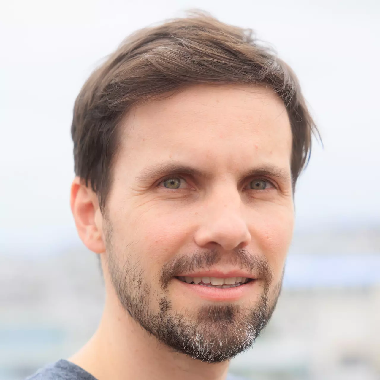 Why does France prefer to sign with AWS rather than OVHcloud?