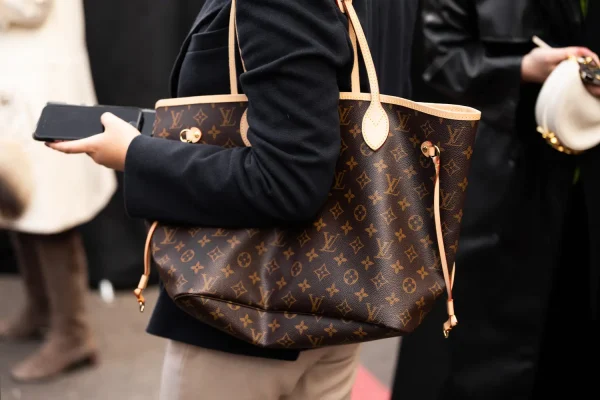 Bernard Arnault publishes an angry letter on X after a series of investigations by Le Monde on LVMH