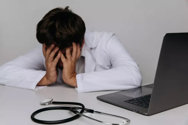 Dismissed during his sick leave without notice, this doctor finally wins his case in court