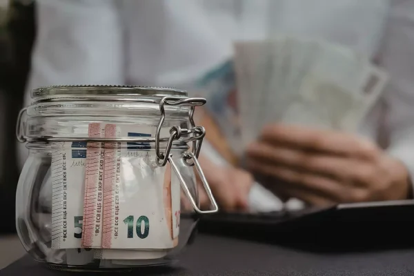 Dominique de Villepin supports the creation of a "large sovereign wealth fund" to capture the savings of the French