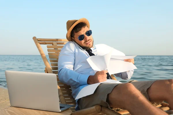 During vacation, this employee is called back by his employer to work: is this authorized?
