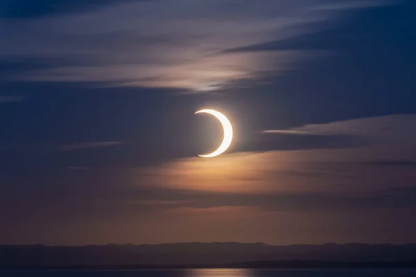 Eclipse, shower of shooting stars, planetary alignment: it's almost the best night of the year to observe the sky