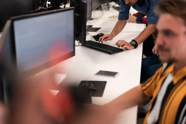 The OECD says that AI does not cause "generalized decline" employment in its member countries