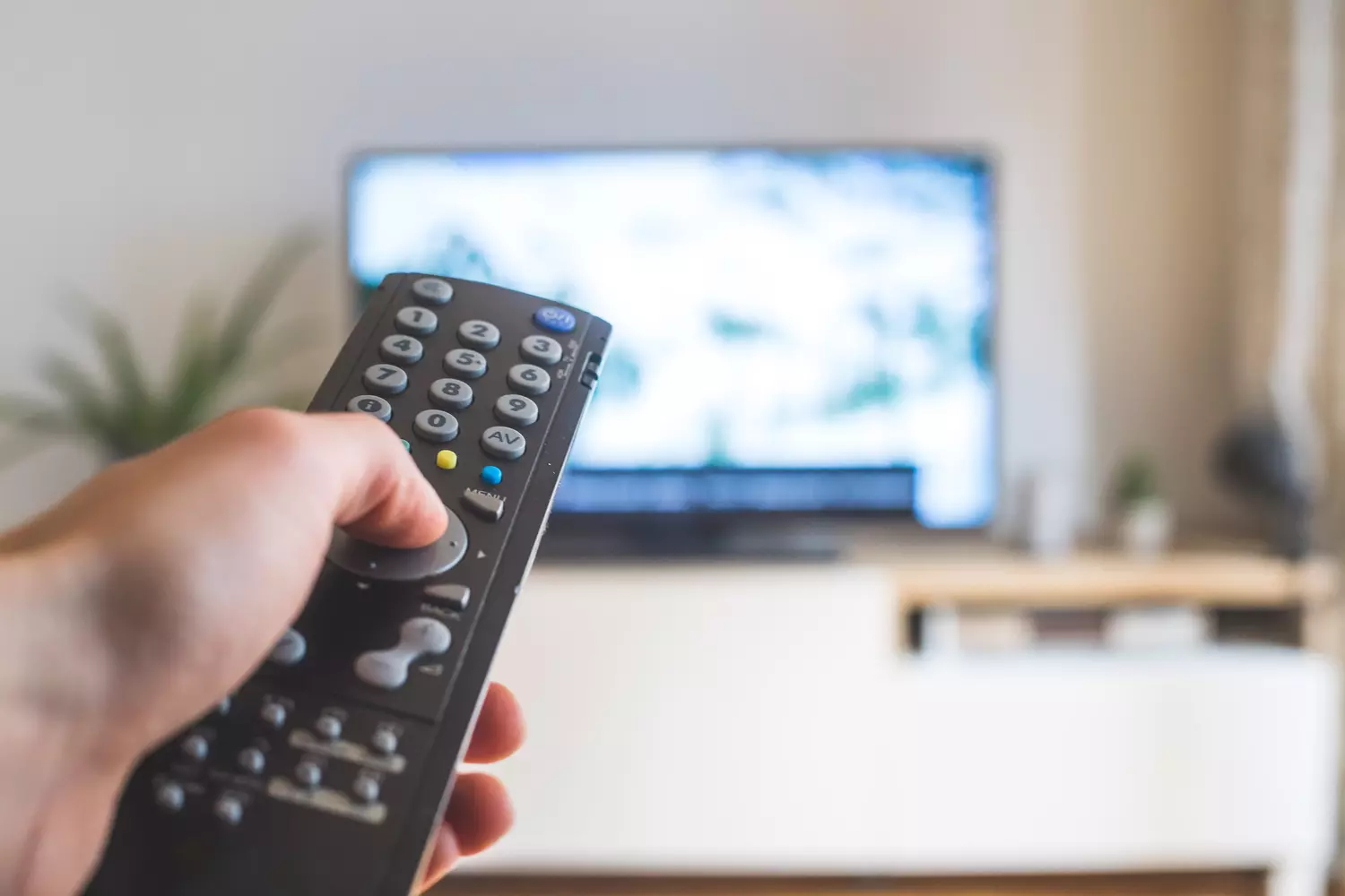 TV advertising agencies file a complaint in Brussels against the ban on advertising for mass distribution promotions