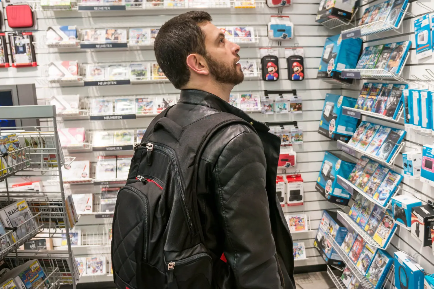 The Micromania-Zing stores were bought by a Franco-Quebec consortium of four entrepreneurs