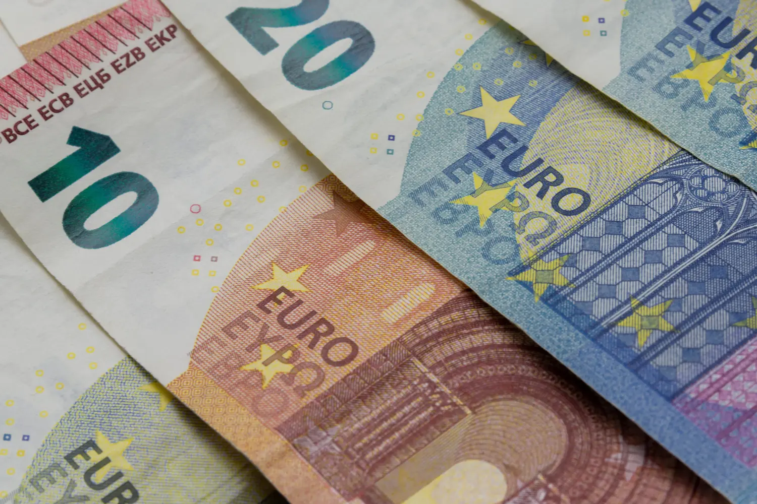 The government rejects any general increase in salaries in the public service in 2026