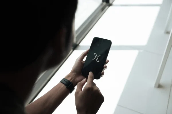 The social network X launches in the United States a paid account with Visa card and instant payment service, reserved for X Premium subscribers