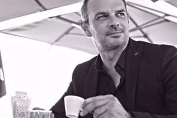 The solitary entrepreneur, a French myth to be deconstructed