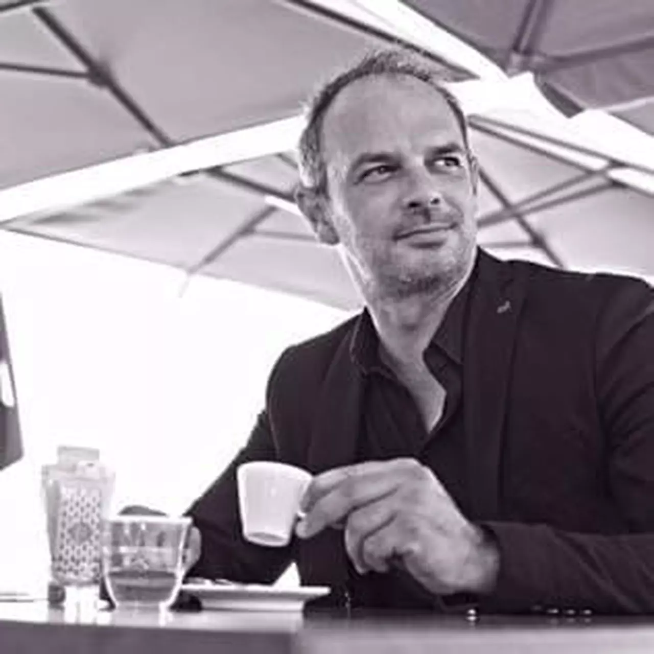 The solitary entrepreneur, a French myth to be deconstructed