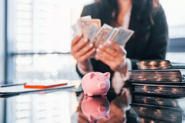 This employee found how to force her employer to pay her 950,000 euros for contractual termination