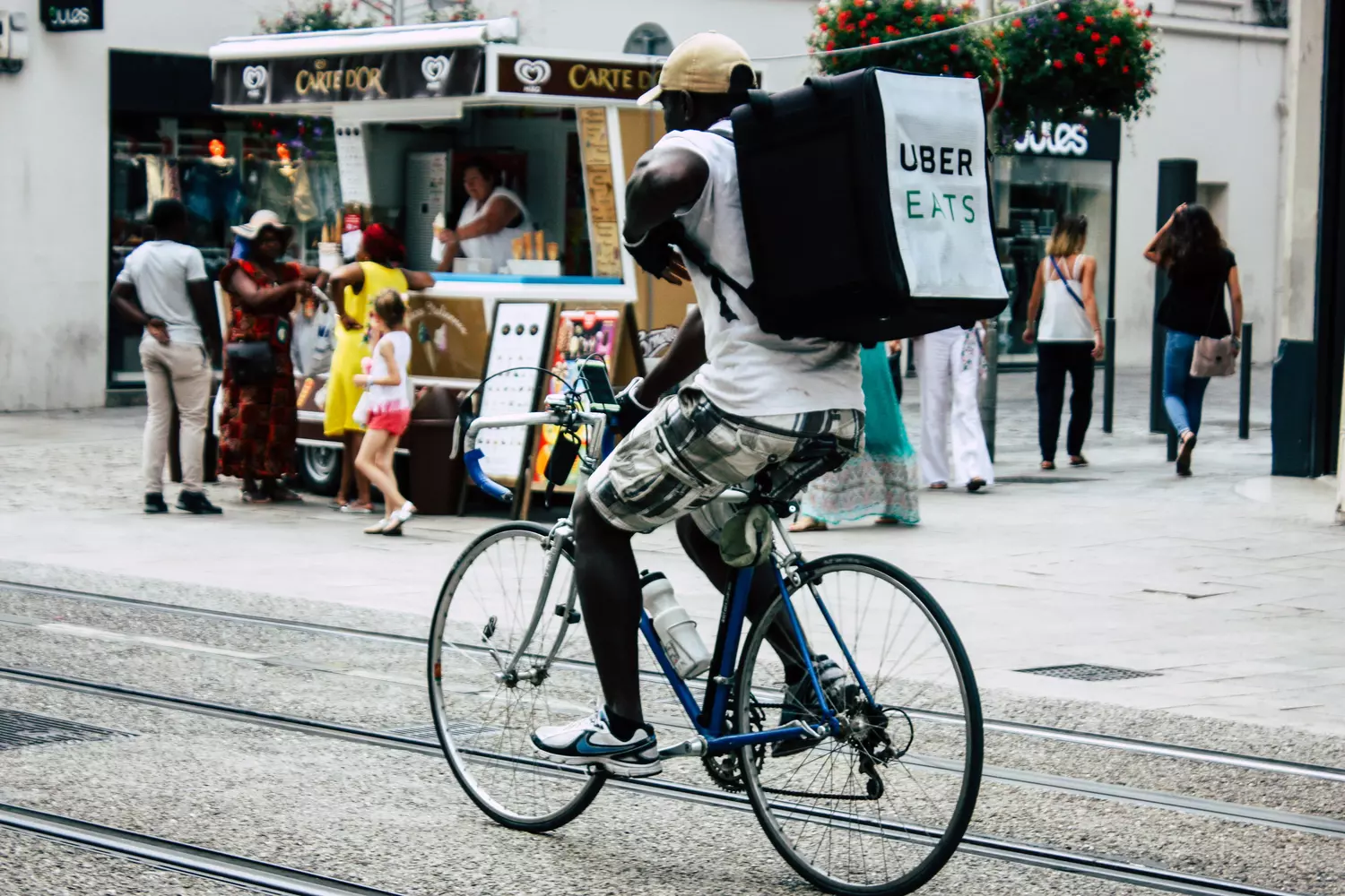 Uber Eats and Deliveroo will suspend deliveries during peak heatwaves to protect their delivery workers